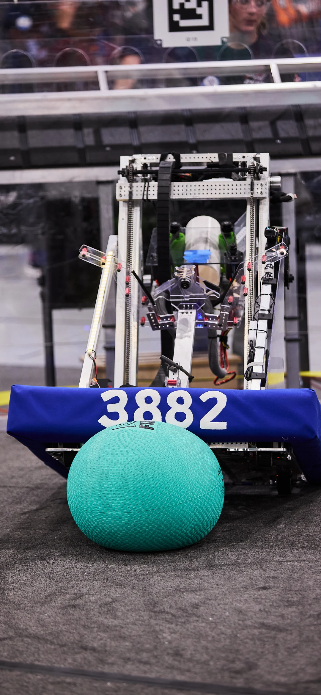 2025 FRC 洛杉矶区域赛，3882 队机器人在真实赛场上